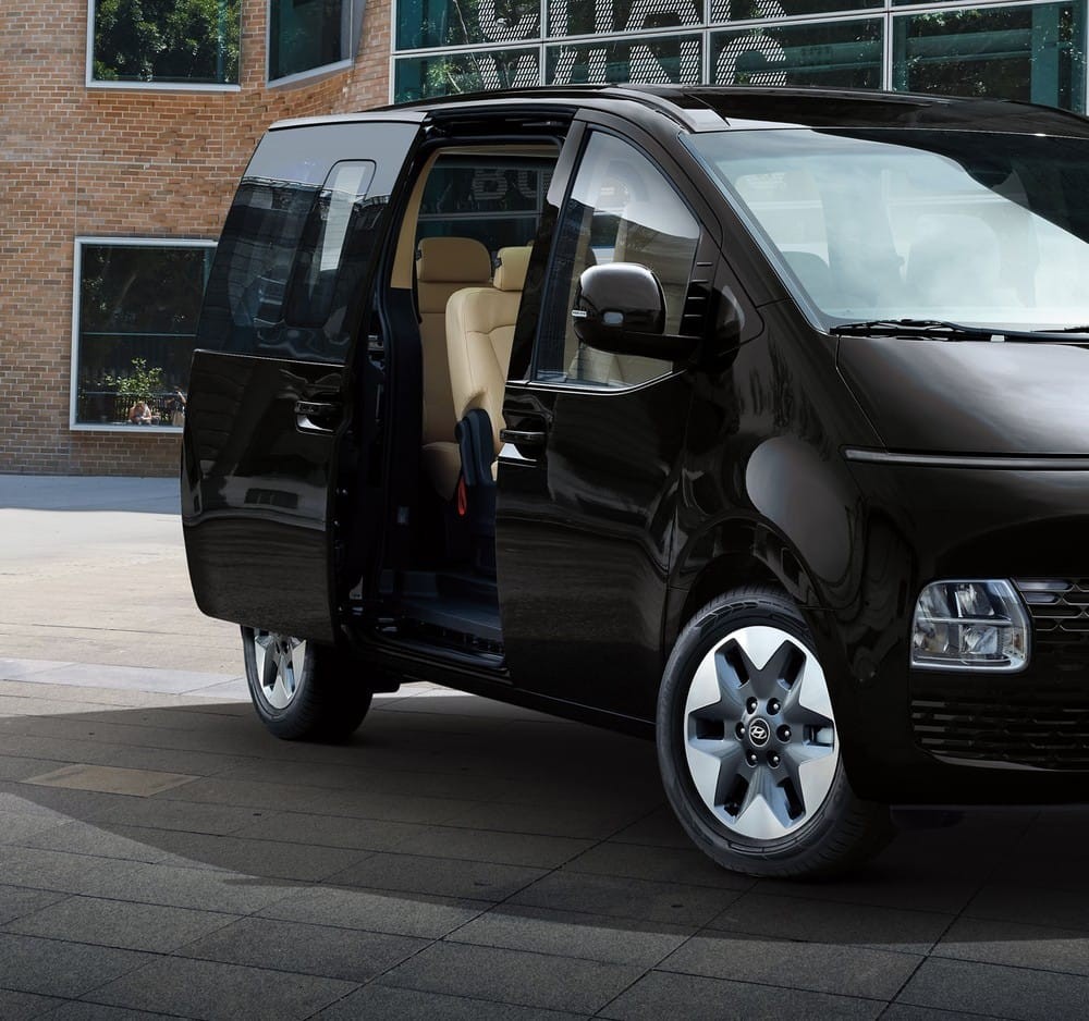 Hyundai Staria 2021 có cửa trượt chỉnh điện bên sườn