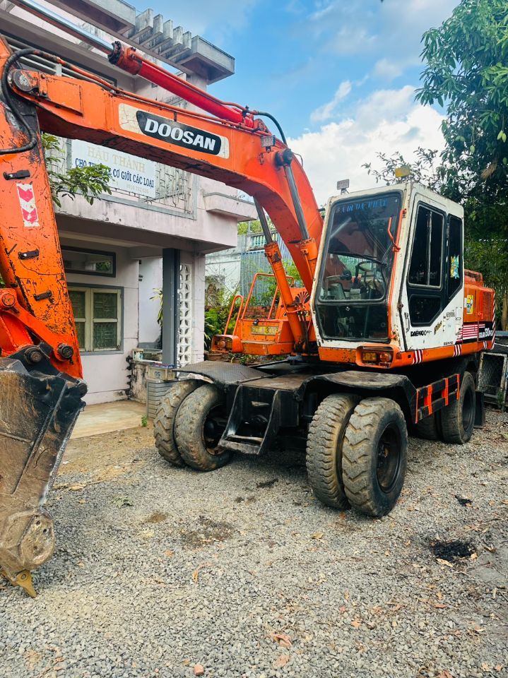 Cần bán xe DAEWOO SALAR130W sx năm 1999