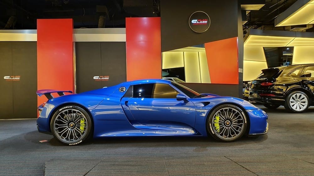 Siêu phẩm Porsche 918 Spyder lúc đóng mui