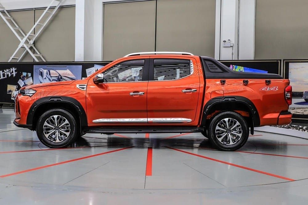 Phía bên sườn của SAIC Maxus T90 Phía bên sườn của SAIC Maxus T90