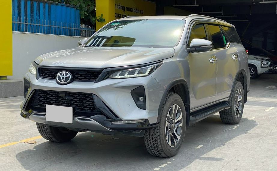 Cần bán Fortuner Legender 2.4G AT 2021