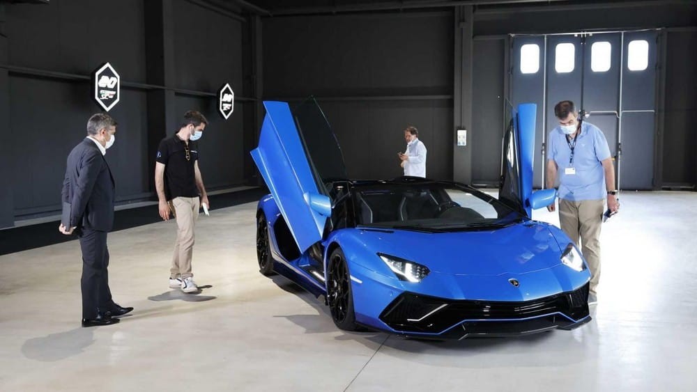Lamborghini Aventador LP 780-4 Ultimae Roadster sơn 2 màu xanh dương Lamborghini Aventador LP 780-4 Ultimae Roadster sơn 2 màu xanh dương