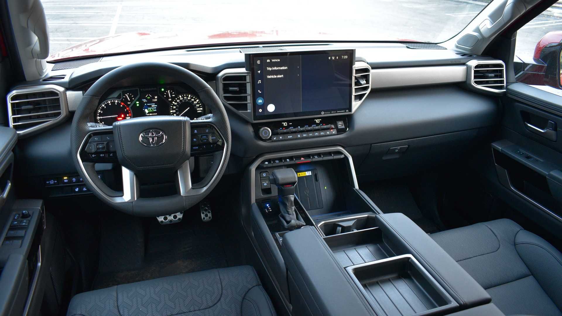 Cabin Toyota Tundra 2022 phiên bản Limited