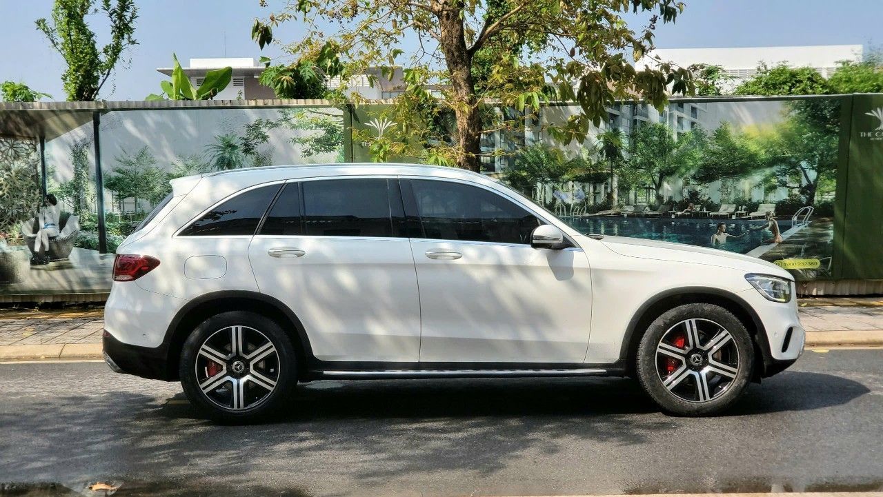 CẦN BÁN XE MERCEDES GLC200 4 MATIC SẢN XUẤT NĂM 2020