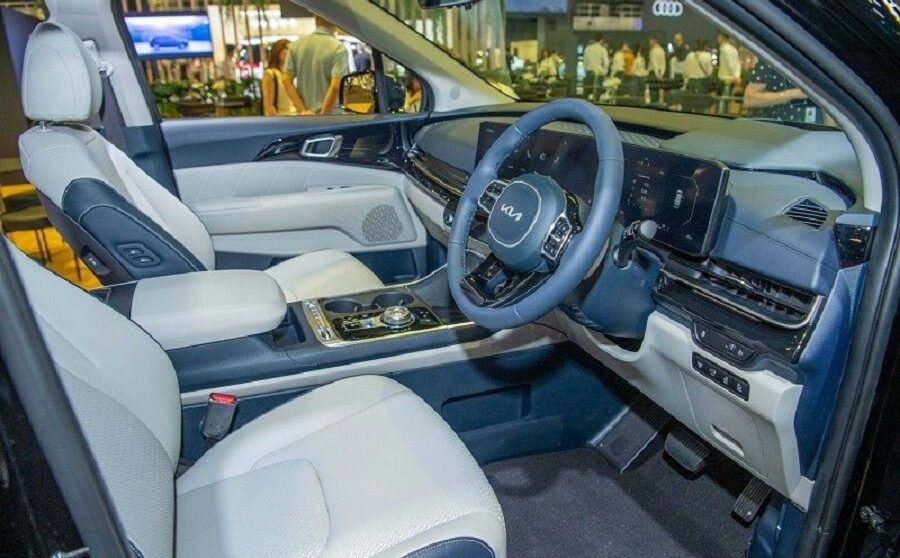 Nội thất Kia Carnival hybrid 2024