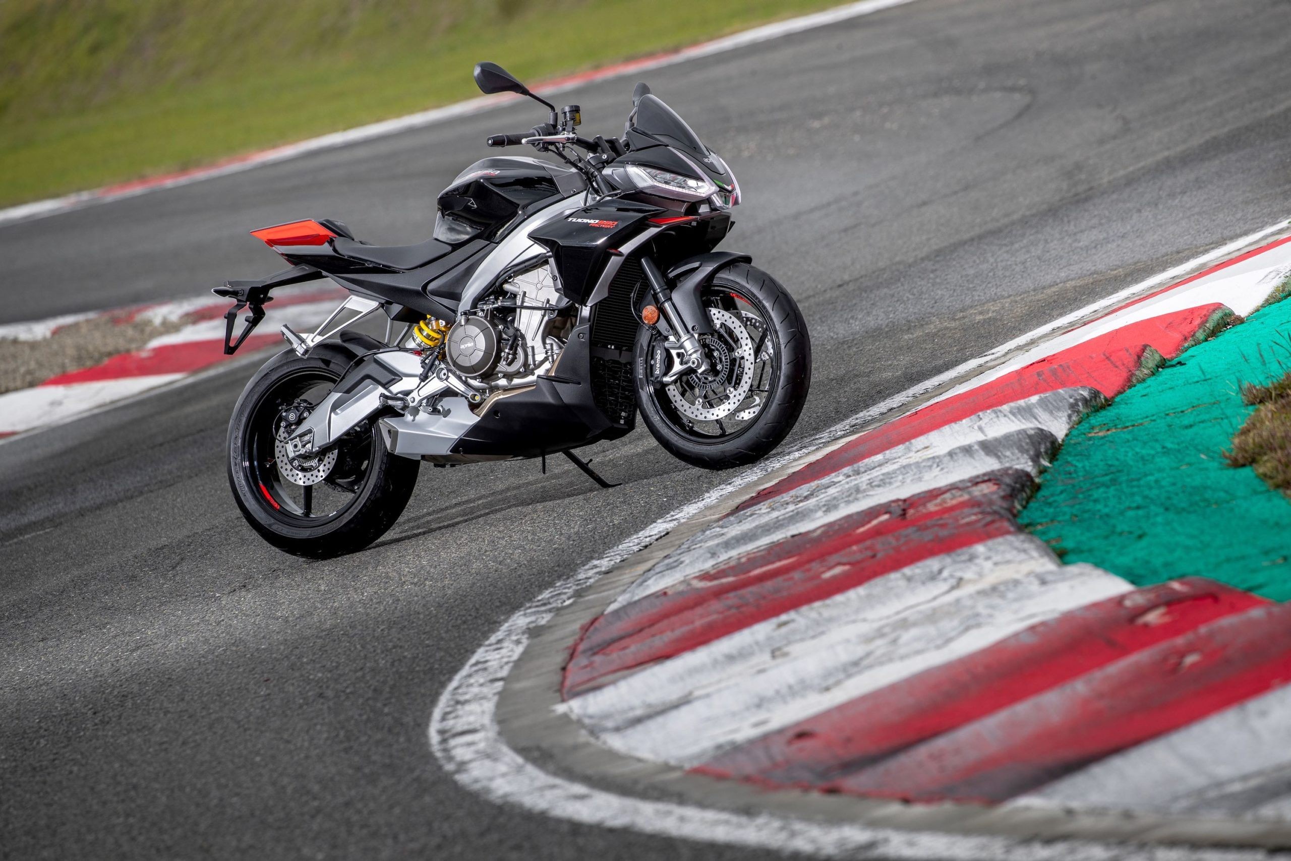 Thông số Aprilia Tuono 660 Factory 2022