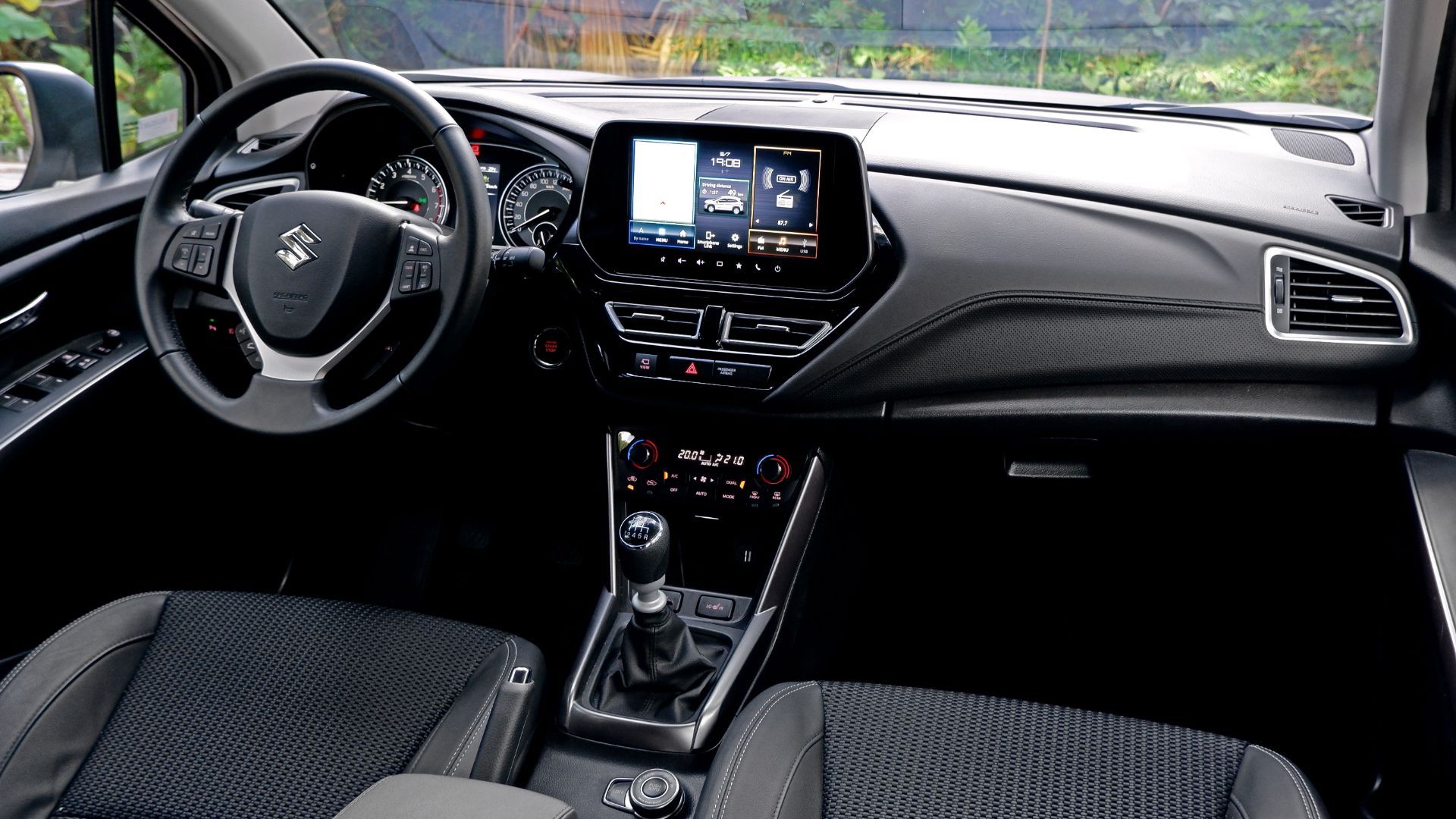 nội thất Suzuki SX4 S-Cross Hybrid Allgrip