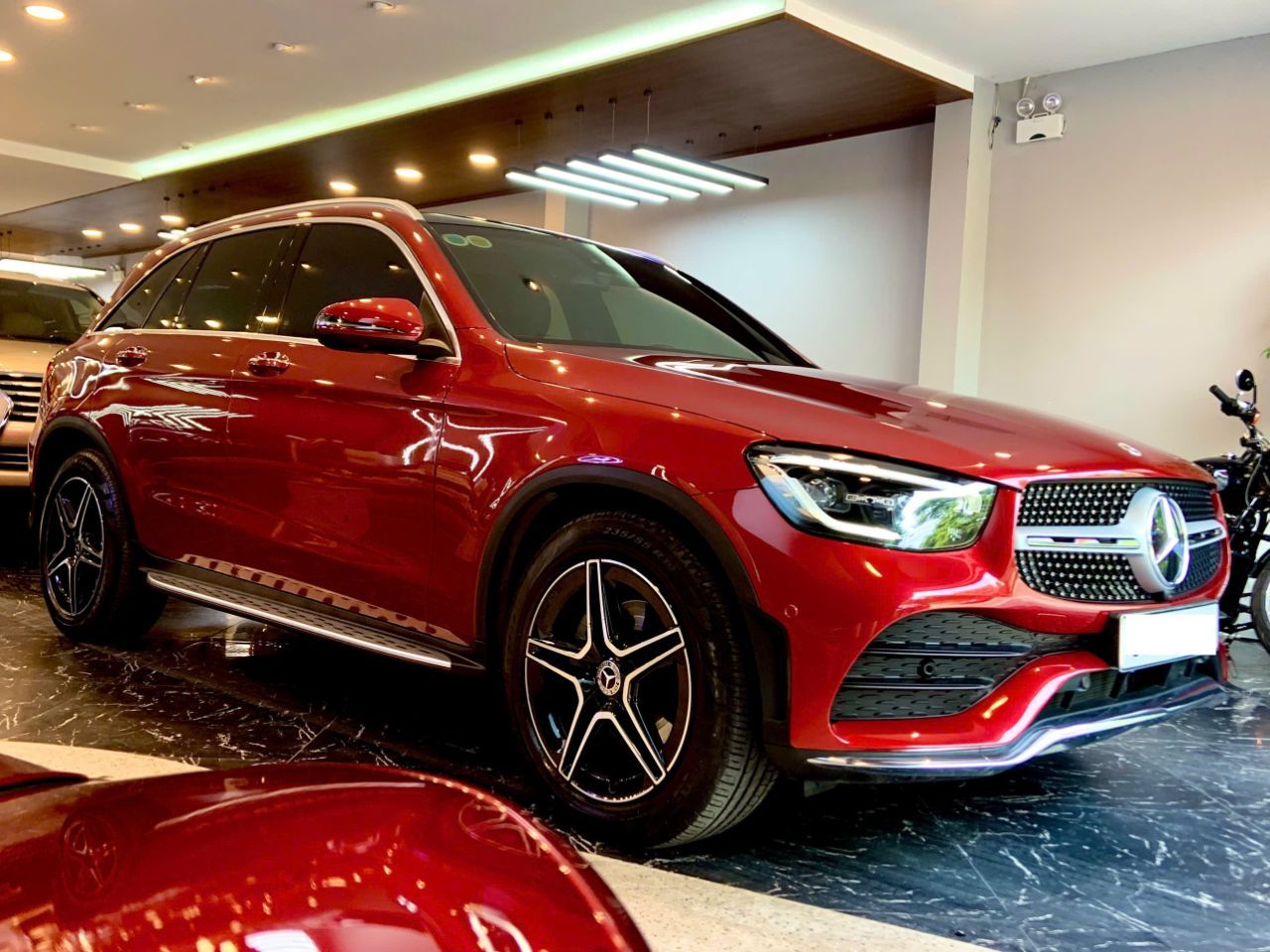 Siêu phẩm Mercedes GLC 300 đỏ/ đen sản suất 2021