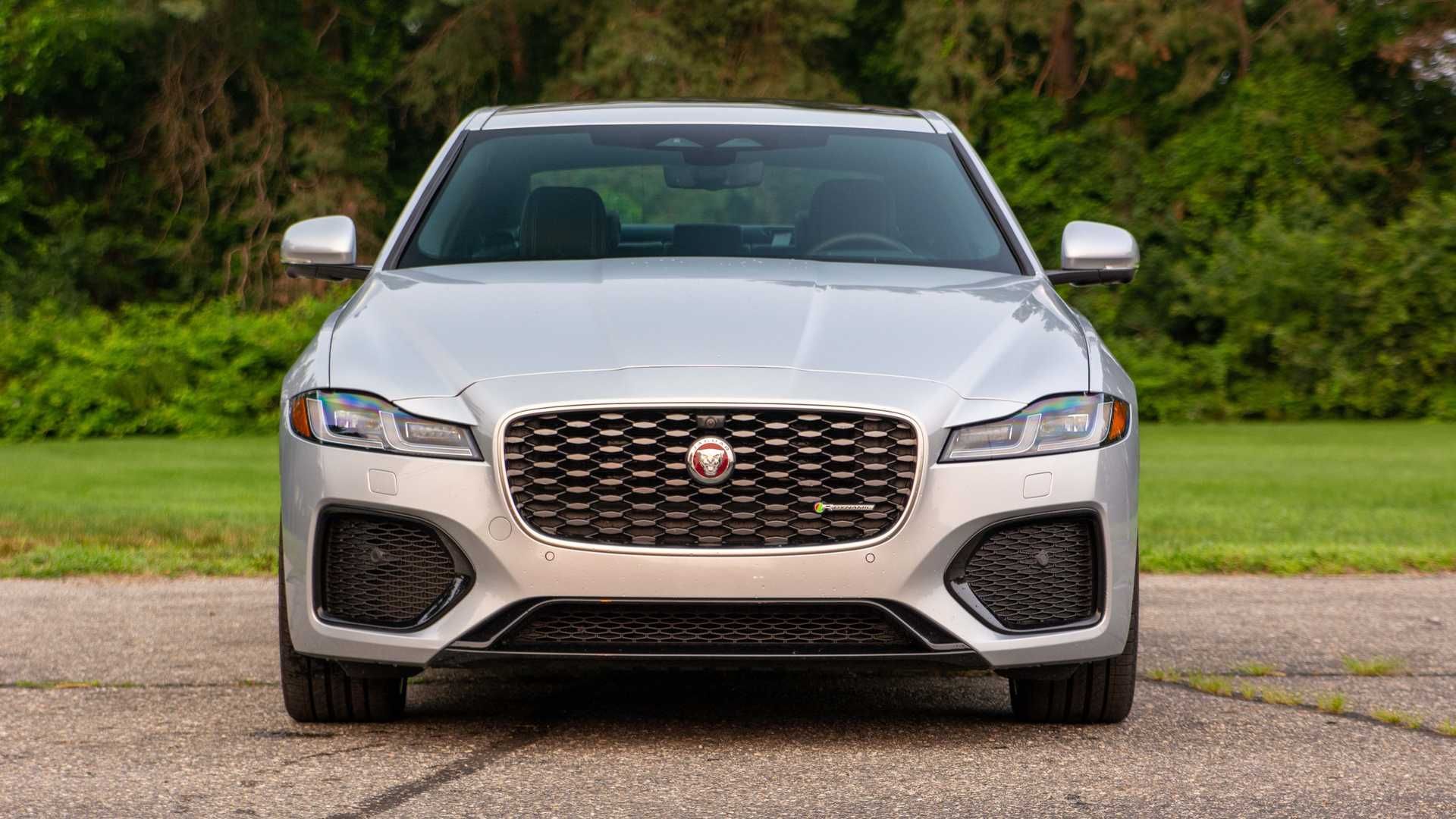 Giá xe Jaguar XF 2021