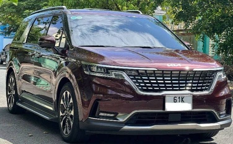 Kia Carnival bản Signature Đỏ Cam