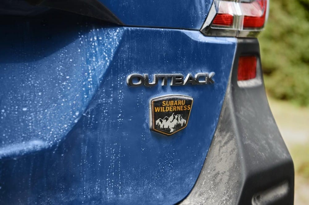 Subaru Outback Wilderness 2022 màu xanh dương