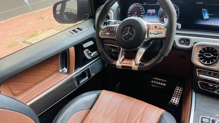 Mercedes-AMG G63 màu xanh quân đội mang bản độ Brabus của đại gia Việt 39 Các chi tiết carbon bên trong khoang lái xe