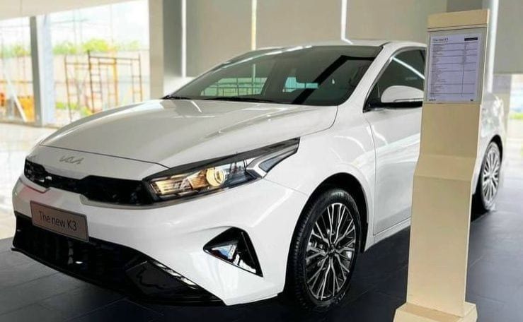 KIA K3 Premium màu trắng xe sẵn giao ngay