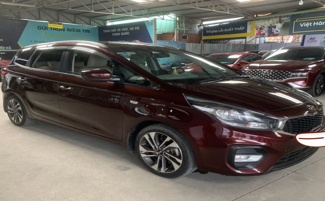 Kia Rondo 2018 số sàn màu đỏ hỗ trợ vay NH