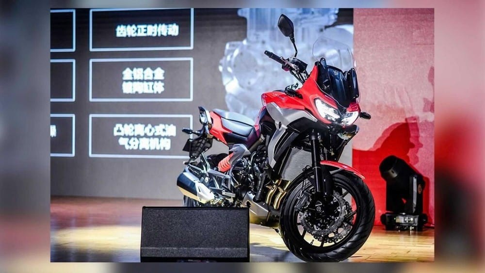 Zongshen Cyclone RX6 Zongshen Cyclone RX6 sở hữu các trang bị quen thuộc của xe Adventure