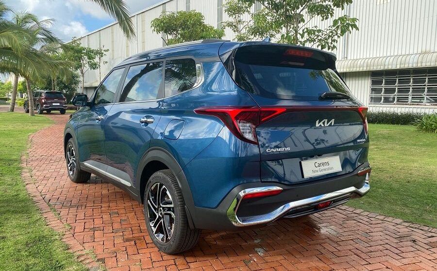 Đuôi xe Kia CarenS 2023