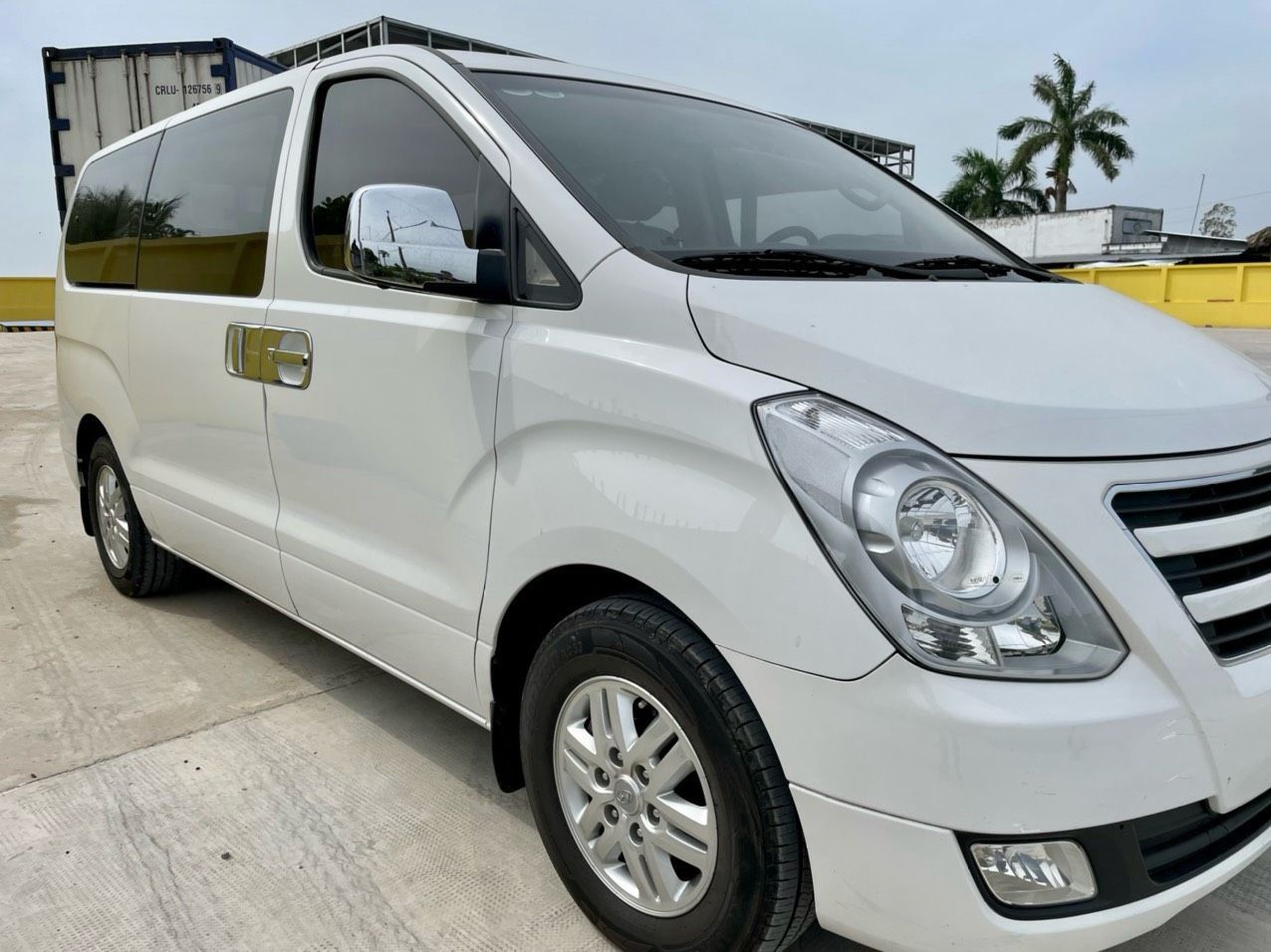 Chính chủ bán xe Hyundai starex 9 chỗ,máy dầu,số sàn