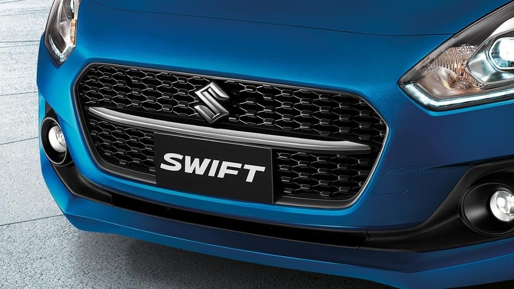 Loại bỏ ốp nhựa đặc giúp lưới tản nhiệt của Suzuki Swift 2021 thoáng hơn và đẹp mắt hơn đời cũ.