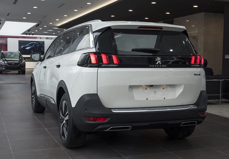 duoi xe Peugeot 5008