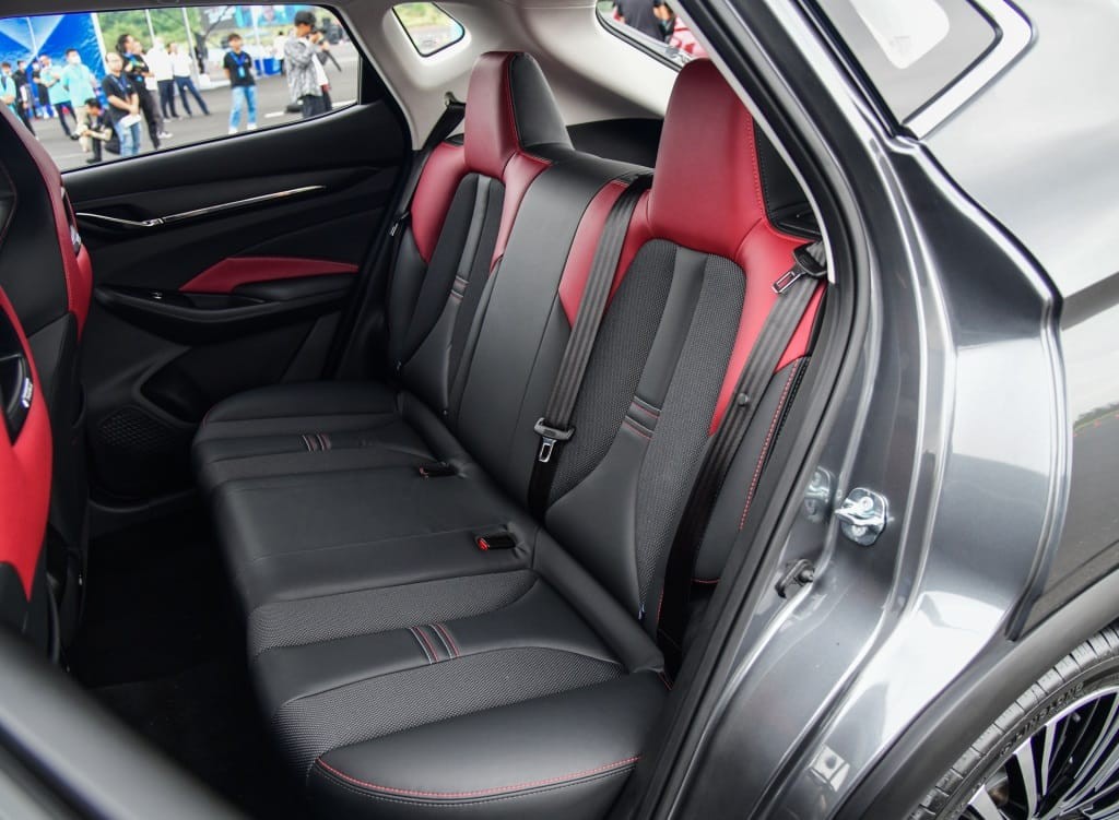 Đánh giá xe Oshan X5 năm 2020 về thiết kế ghế ngồi-2