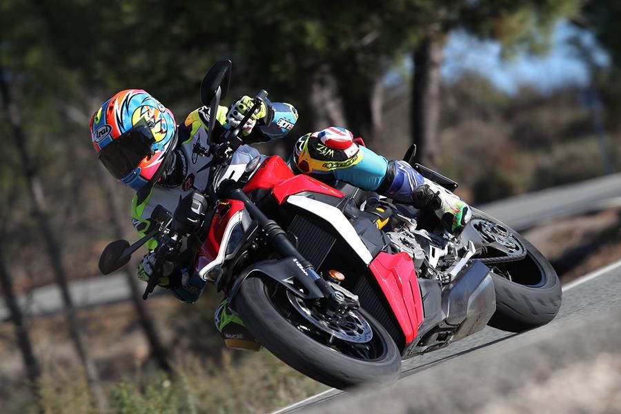 Thông số Ducati Streetfighter V2 2022