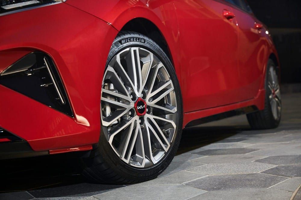 Vành hợp kim 18 inch của Kia Cerato GT 2022 ... và vành hợp kim 18 inch