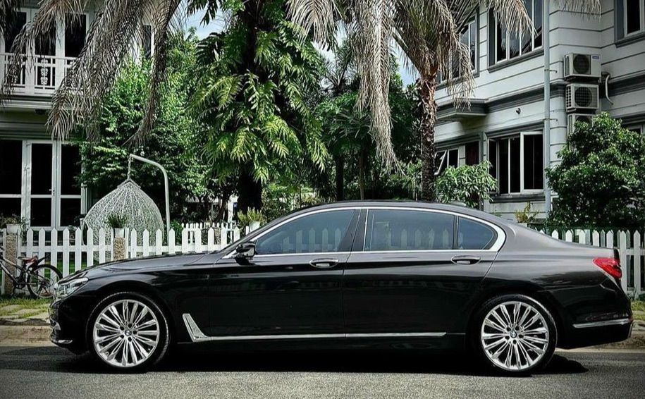 Bán BMW  730Li Model 2019 giá rẻ