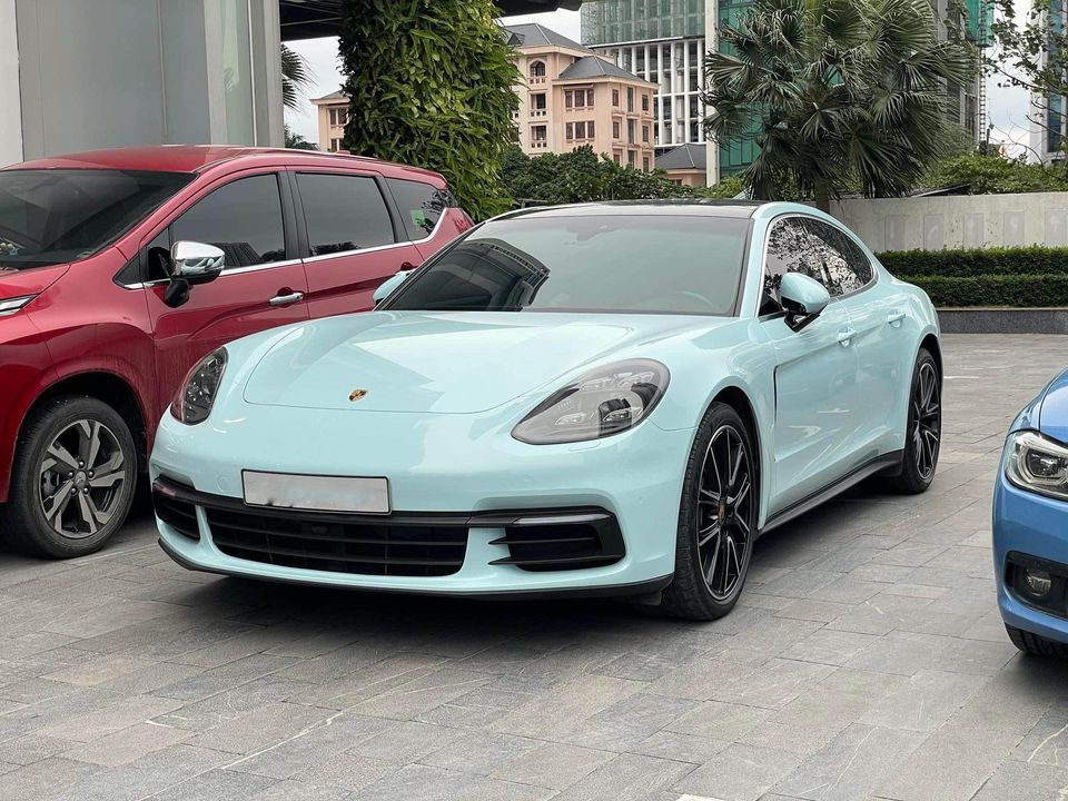 Porsche Panamera model 2018 full đồ
