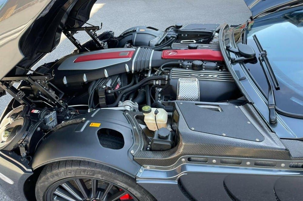 Động cơ của siêu xe Mercedes-Benz SLR McLaren Edition