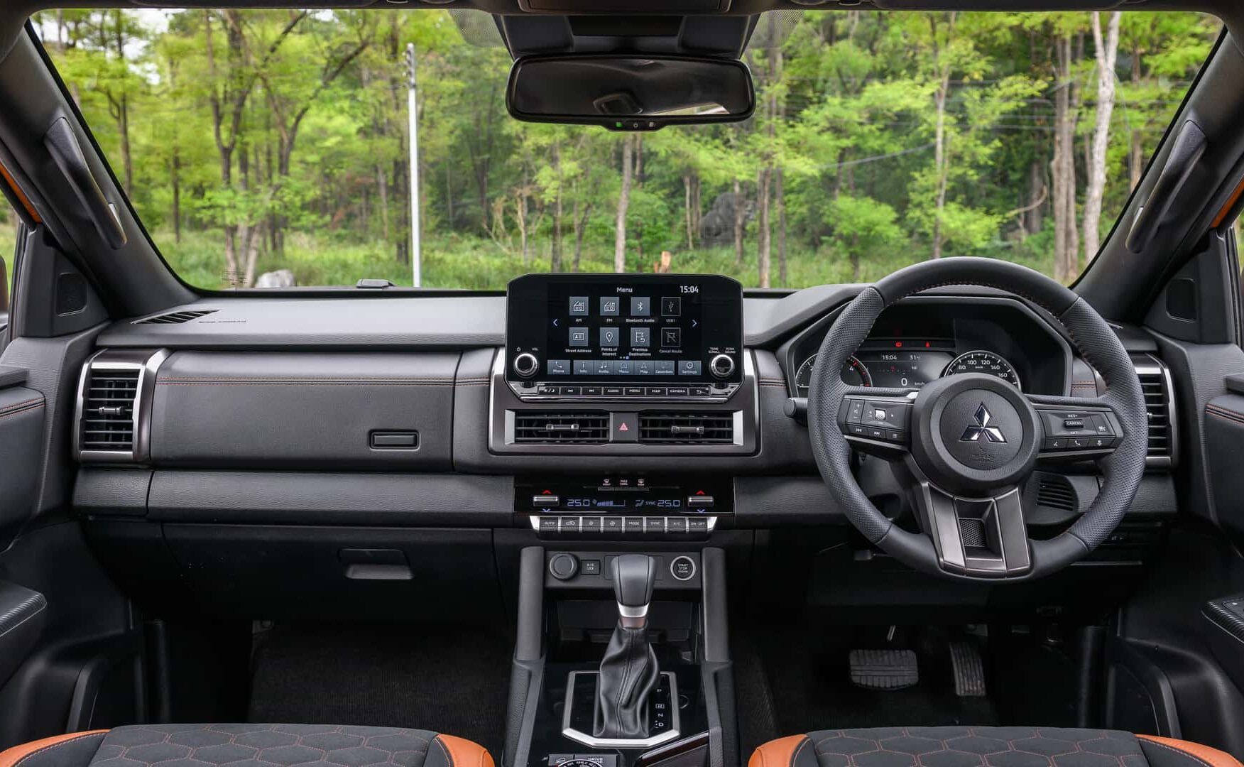 Nội thất Mitsubishi Triton 2024 (L200)