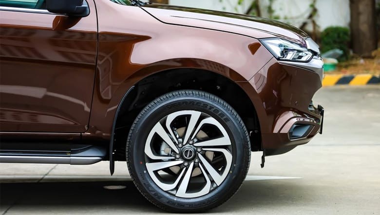 Bộ lazang 5 chấu kép hình cánh quạt khá thể thao
