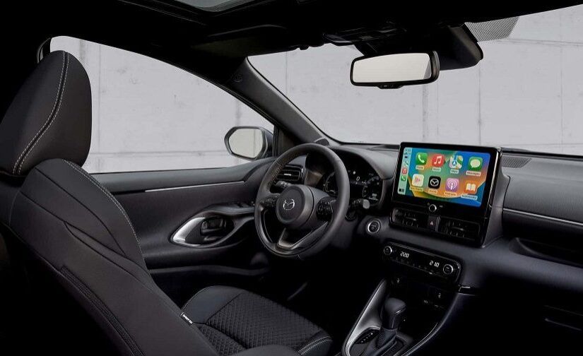 nội thất Mazda2 Hybrid 2024