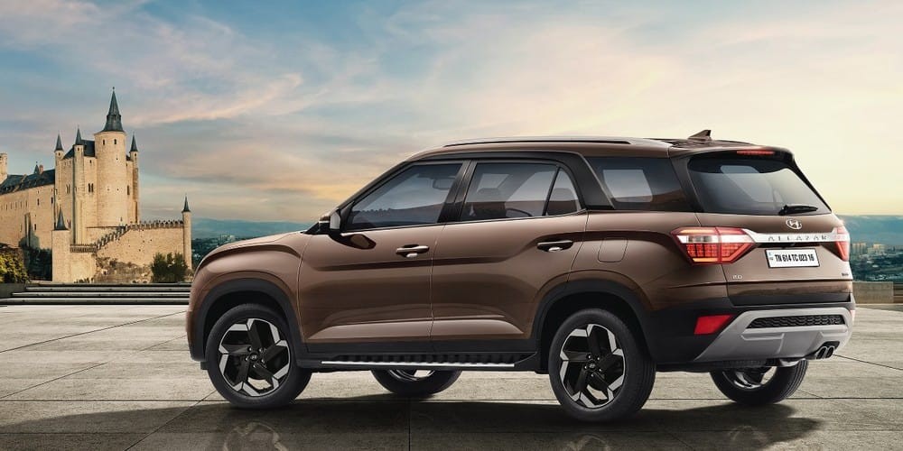 Hyundai Alcazar 2021 nhìn từ đằng sau