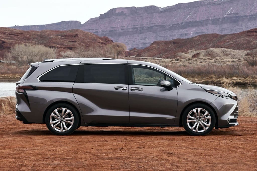 Toyota Sienna - 3