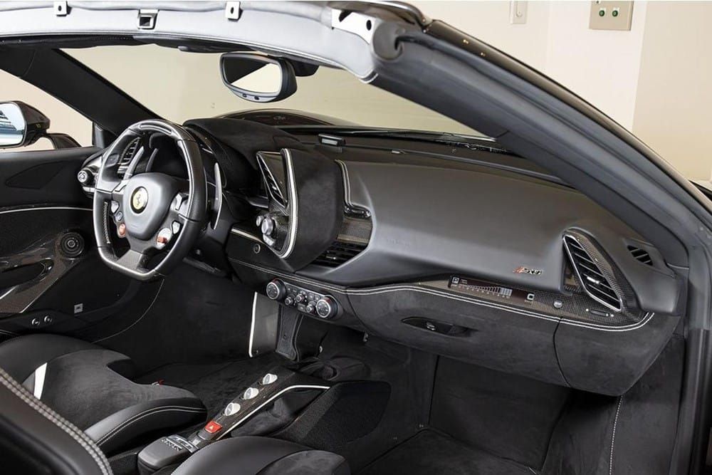 Nội thất của Ferrari J50-2