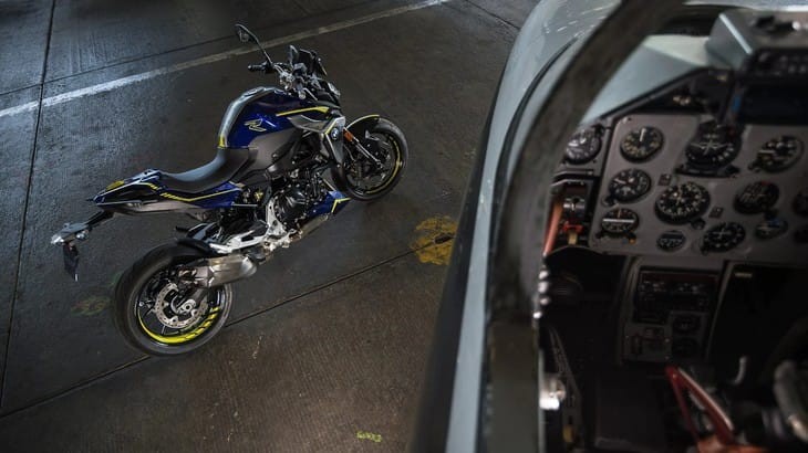 Naked bike BMW F900R -2