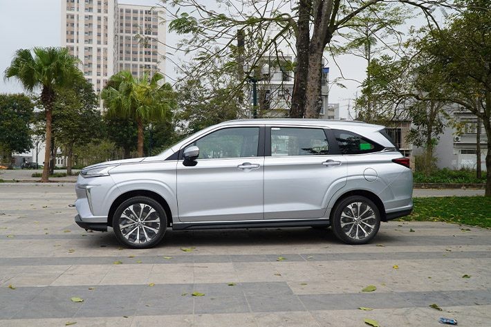 thân xe Toyota Veloz Cross