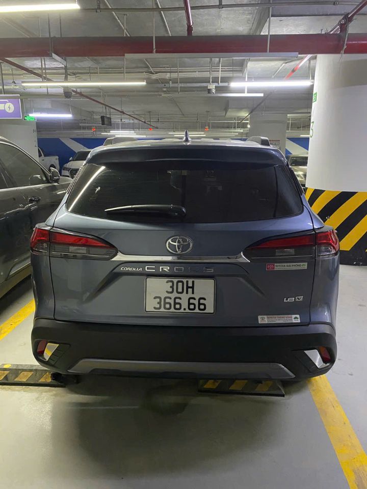 Toyota cross, bản V , màu xanh xám ,đăng ky 12/21.