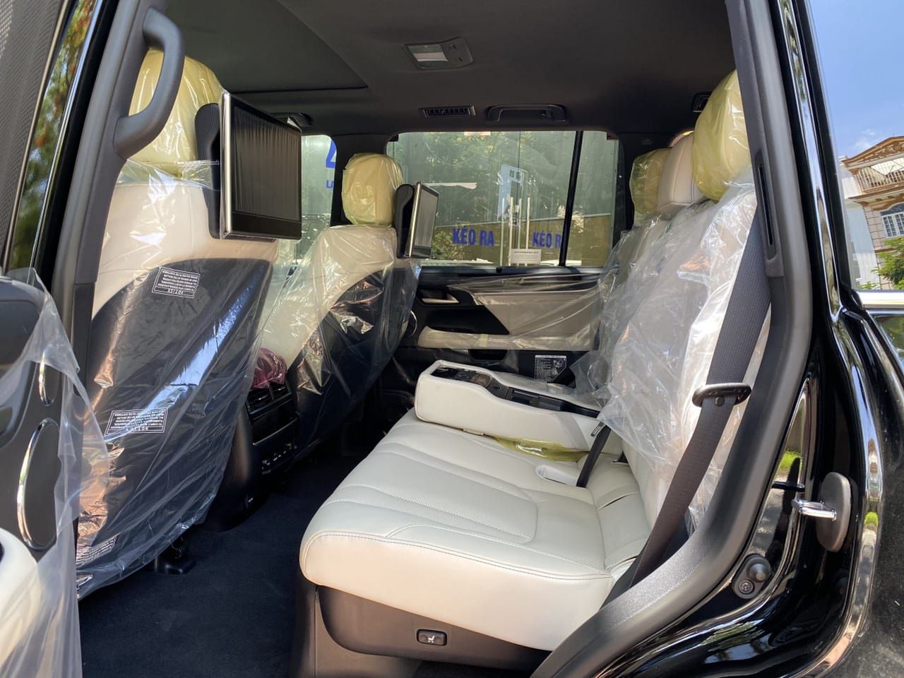 Lexus LX 570 Super Sport 2021 Khoang hành khách LEXUS LX570 SUPER SPORT 2021