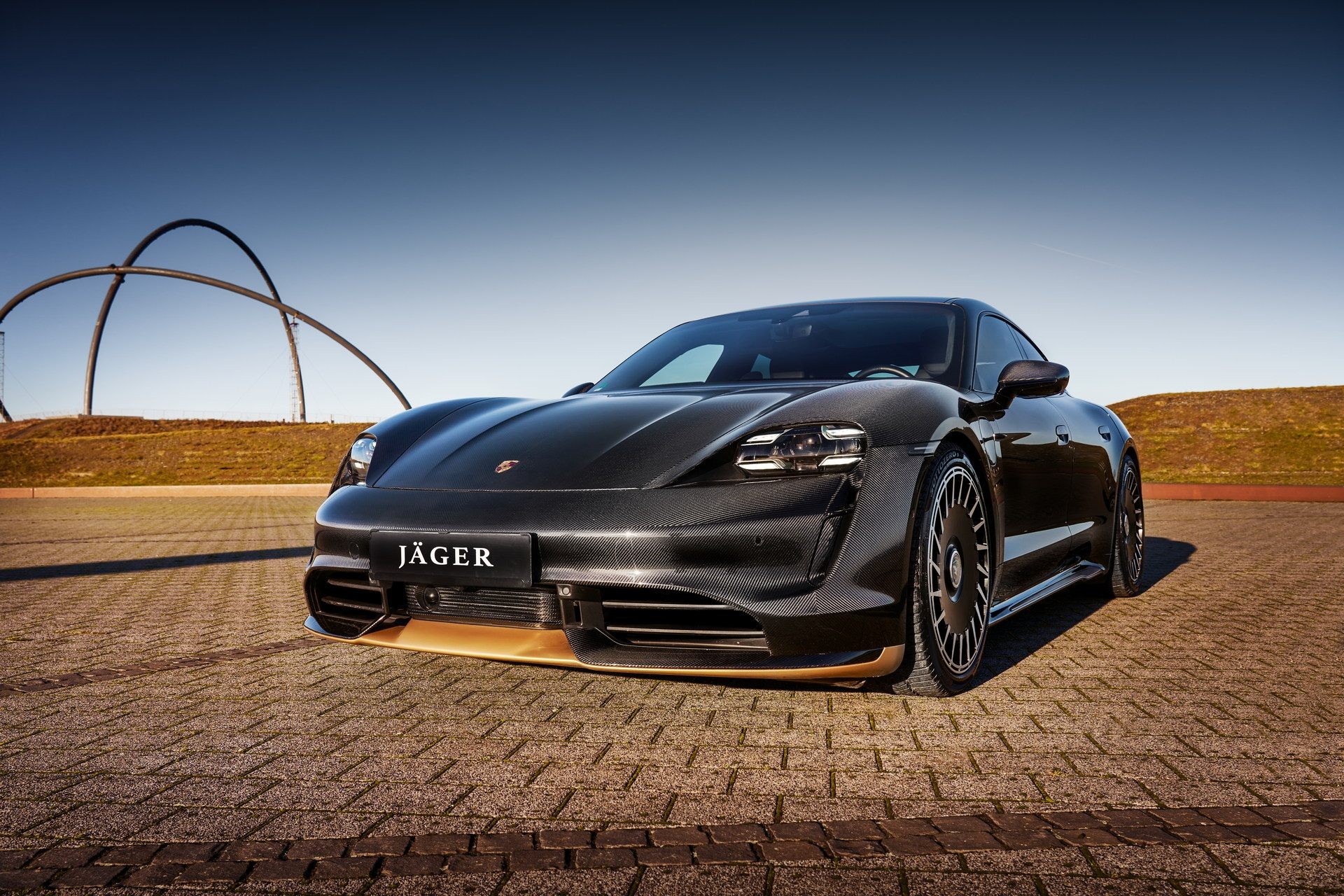 Porsche Taycan độ của JÄGER với ngoại hình phủ hoàn toàn carbon