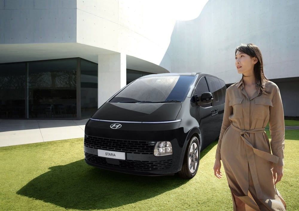 Hyundai Staria 2021 dùng động cơ diesel 2.2L và hộp số tự động 8 cấp