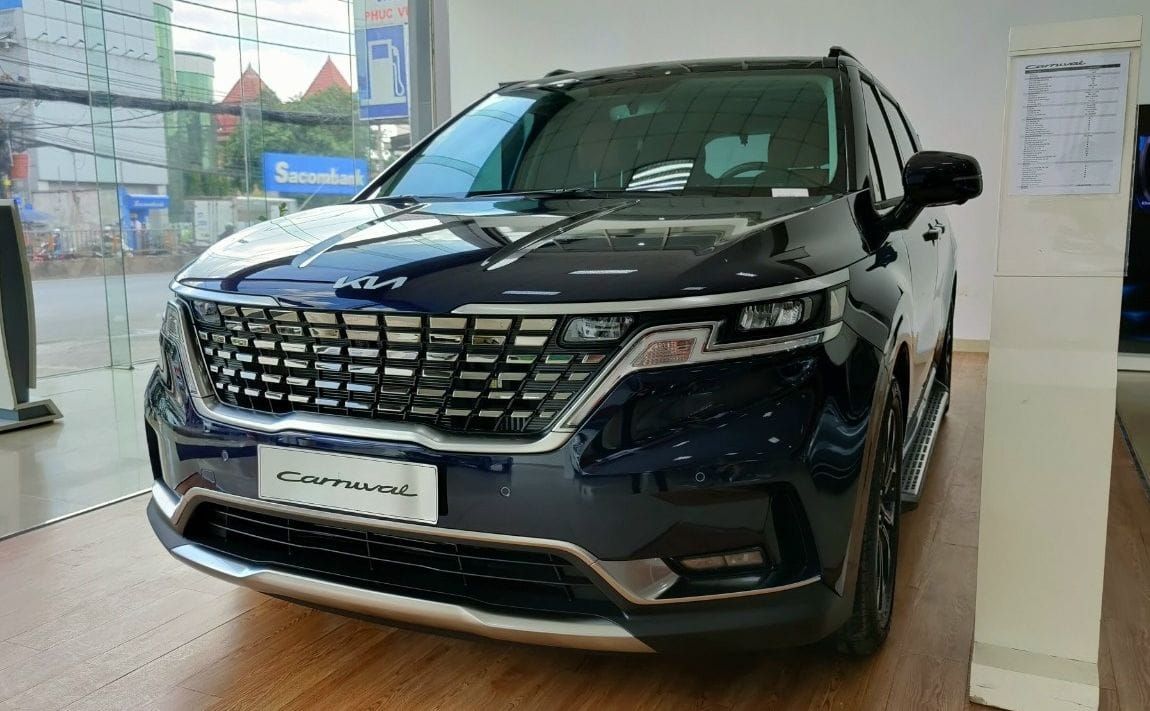 Carnival Signature máy dầu 7 chỗ xe có sẵn giao ngay