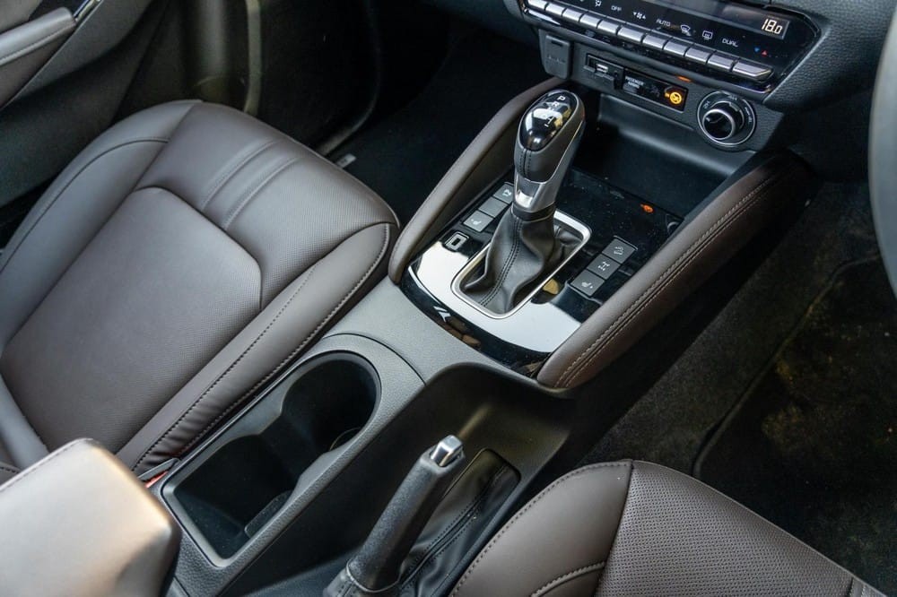 Mazda BT-50 Thunder 2021 có 2 loại hộp số