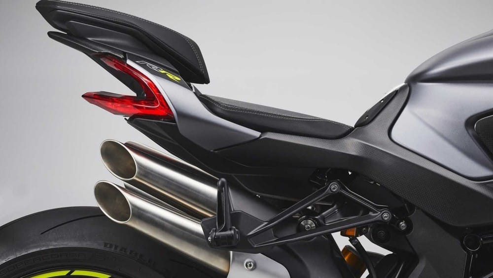 Thiết kế tuyệt đẹp cùng các trang bị thượng thừa giúp Brutale có mức giá hơn 800 triệu đồng tại Châu Âu-3