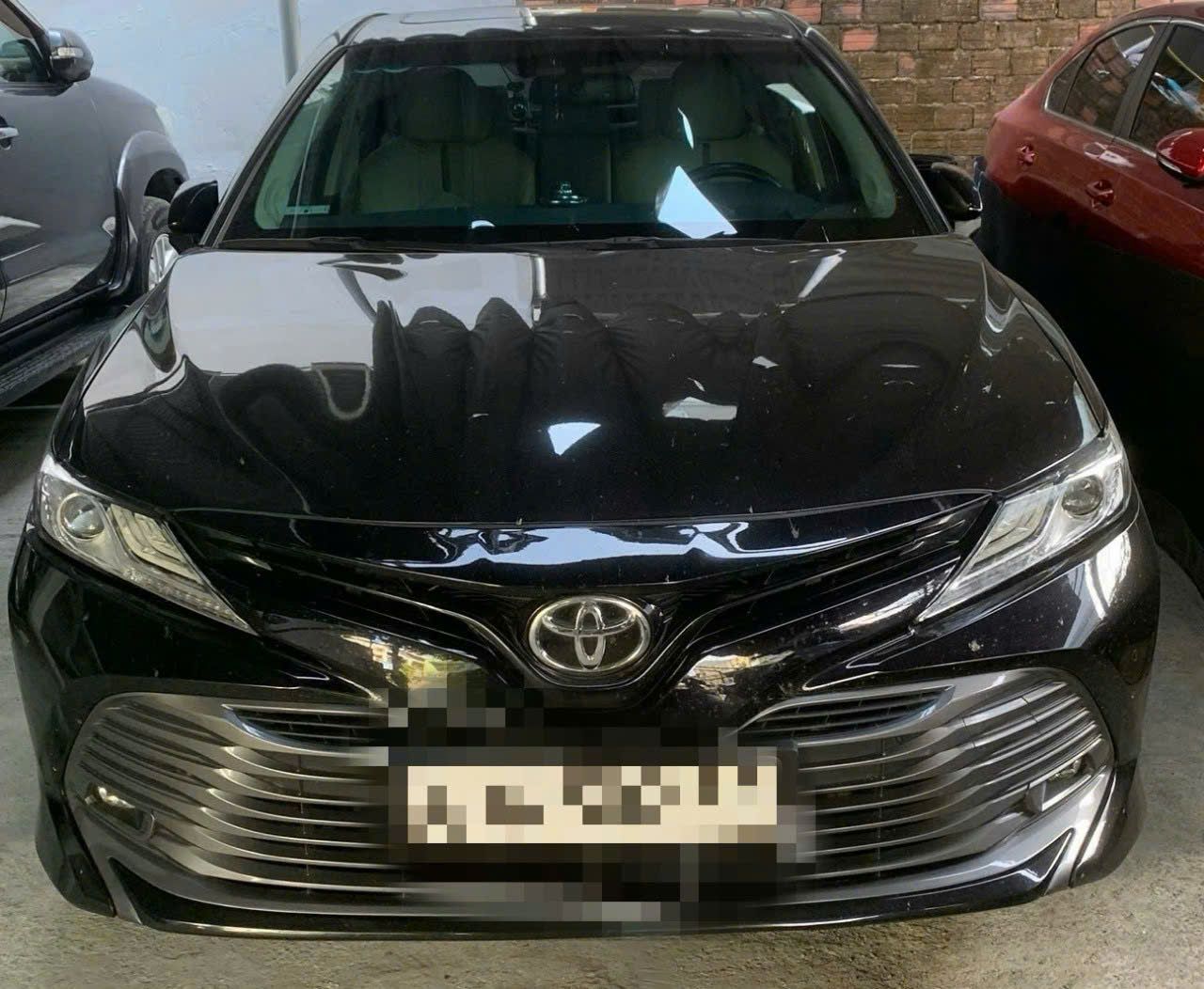 TOYOTA CAMRY 2.5Q sx 2019  nhập Thái màu Đen.Xe siêu đẹp