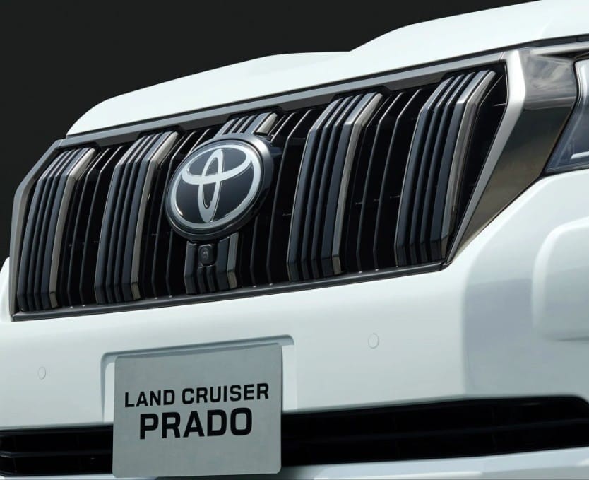 Lưới tản nhiệt màu đen của Toyota Land Cruiser Prado 70th Anniversary 2021 Lưới tản nhiệt màu đen của Toyota Land Cruiser Prado 70th Anniversary 2021