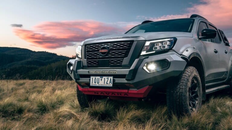 Nissan Navara Pro-4X Warrior 2021 được hé lộ, chuẩn bị đối đầu Ford Ranger Raptor