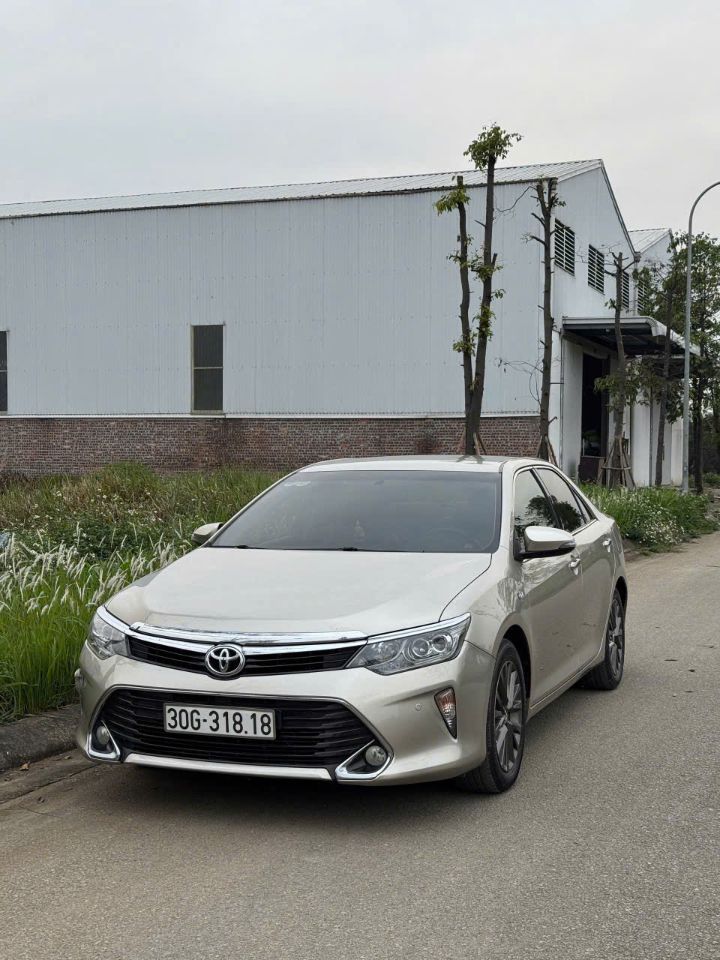 Chính chủ bán xe Toyota Camry 2018 2.5Q