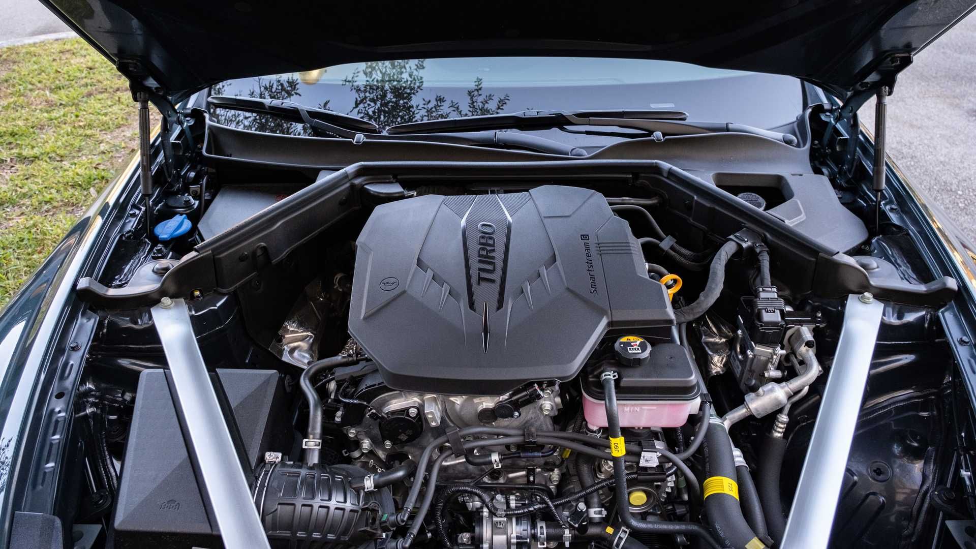 Động cơ Kia Stinger 2022 GT-Line