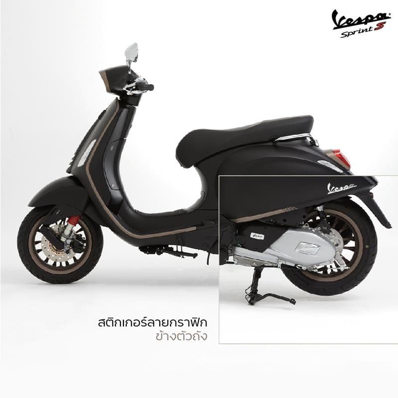 Màu đen kết hợp với vàng đồng trên Vespa Sprint S 150 2021 Màu đen kết hợp với vàng đồng trên Vespa Sprint S 150 2021